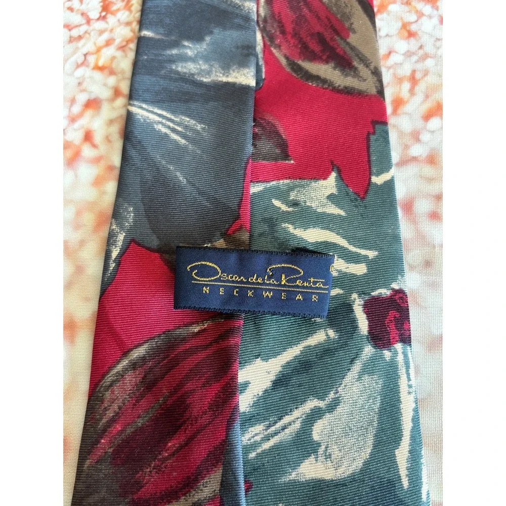 Oscar de la Renta Mens Silk Tie Red Grey Floral Wide Blade‎ Made in USA Vintage